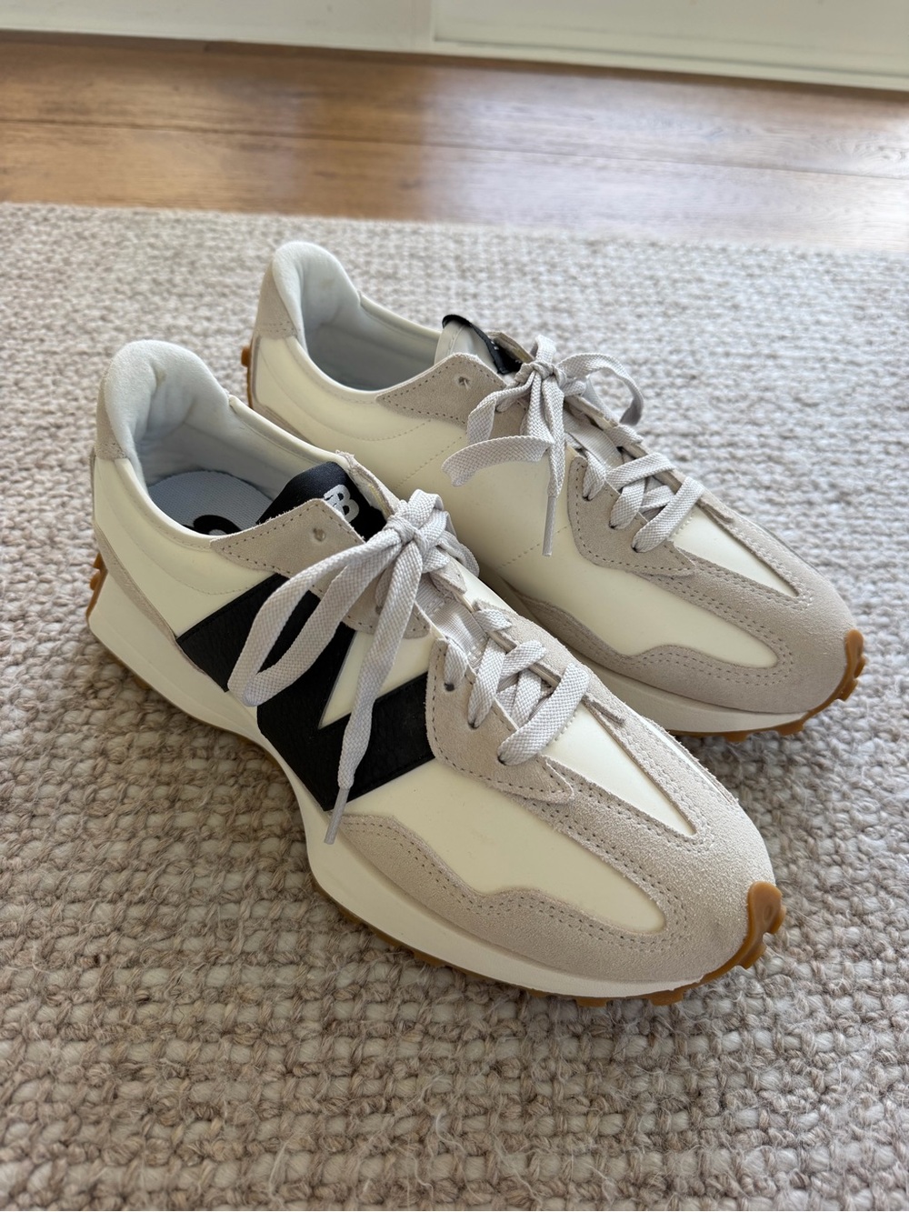 New Balance 327 white and navy brand new